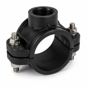 Abrazadera derivación reforzada IPS de polipropileno negro con rosca hembra y pernos metálicos para conexiones seguras en tuberías hidráulicas y sistemas de agua a presión.