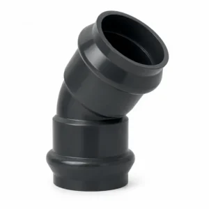 Codo 45° PVC UF para sistemas de tuberías, accesorio de alta resistencia diseñado para cambios de dirección eficientes en redes de agua, saneamiento y aplicaciones hidráulicas e industriales.