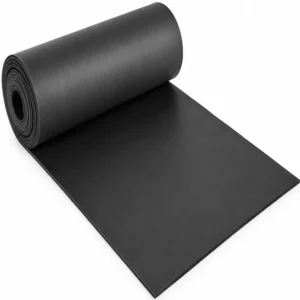 Empaquetadura antideslizante tipo acanalado fino de caucho industrial color negro con superficie ranurada de alta adherencia, diseñada para mejorar la tracción y reducir deslizamientos en pisos, pasillos y áreas industriales de alto tránsito.