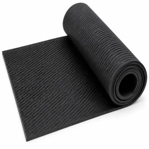 Empaquetadura antideslizante tipo ranurado de caucho SBR color negro para pisos industriales, diseñada con superficie acanalada de alta tracción para reducir deslizamientos y mejorar la seguridad en áreas de alto tránsito.
