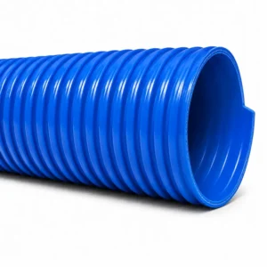 Manguera corrugada de succión azul fabricada en PVC flexible reforzado, ideal para succión y descarga de agua en agricultura, minería, construcción e industria.