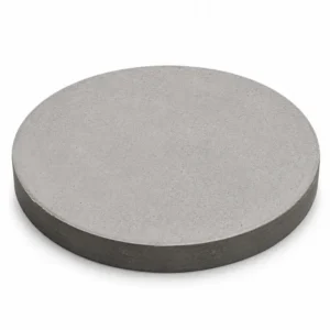Tapa armada de concreto para buzón de inspección, fabricada con concreto reforzado de alta resistencia para redes de alcantarillado, drenaje pluvial, saneamiento y obras de infraestructura urbana, diseñada para soportar cargas pesadas y brindar larga vida útil.