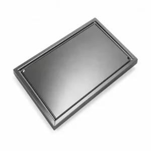 Tapa de fierro galvanizado para desagüe de alta resistencia, diseñada para cubrir cajas de registro y sistemas de drenaje en instalaciones sanitarias, obras civiles, redes pluviales e infraestructura industrial, con excelente protección contra la corrosión y larga vida útil.