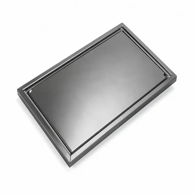 Tapa de fierro galvanizado para desagüe de alta resistencia, diseñada para cubrir cajas de registro y sistemas de drenaje en instalaciones sanitarias, obras civiles, redes pluviales e infraestructura industrial, con excelente protección contra la corrosión y larga vida útil.
