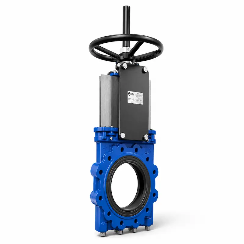 Válvula cuchilla bridada para control y aislamiento de fluidos con sólidos en suspensión, diseñada para aplicaciones de minería, tratamiento de aguas, pulpas y procesos industriales.